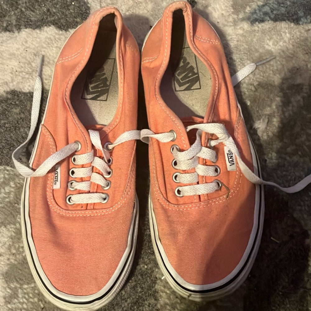 Women’s 9.5 Vans shoes. Lightly wore, pink color.